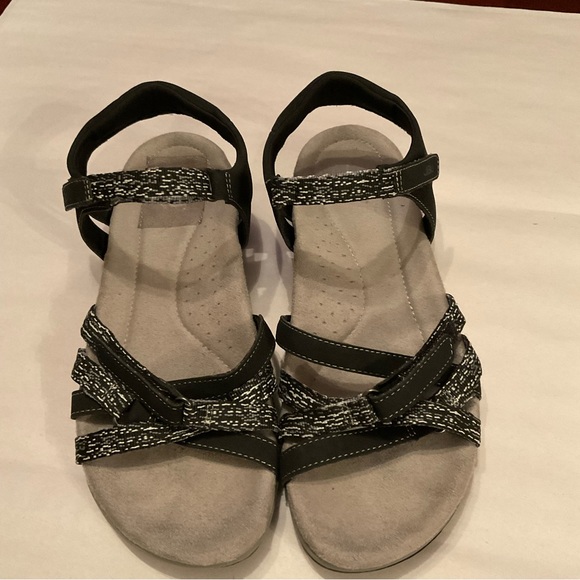 JBU by Jambu women’s Sonia flat sandal. Size 8. Black and White - Picture 3 of 8